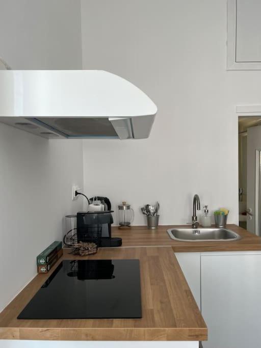 Cozy, Spacious, Newly Renovated Flat In Adamas المظهر الخارجي الصورة