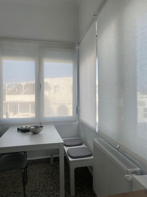 Cozy, Spacious, Newly Renovated Flat In Adamas المظهر الخارجي الصورة